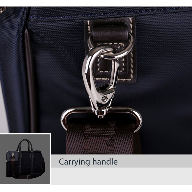 Túi đựng laptop Tresette TR-5C42 có quai đeo vai với móc khóa kim loại sáng bóng, cực bền bỉ