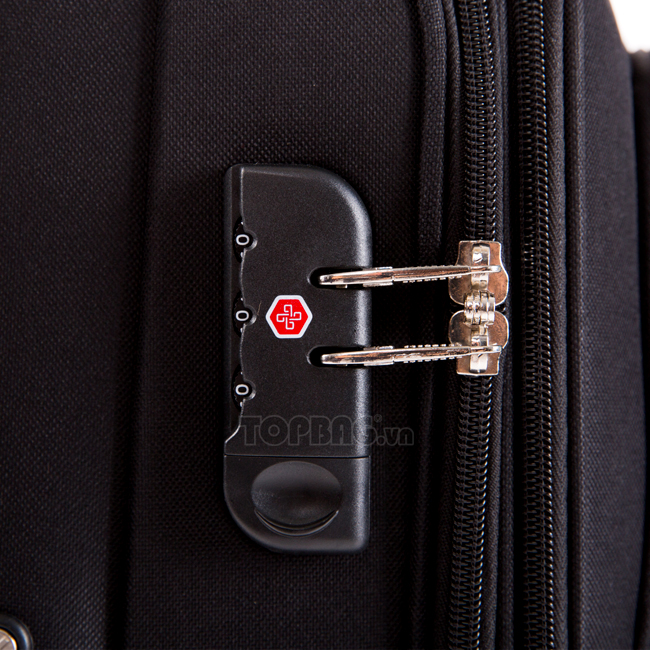 Vali Brothers 1501 được tích hợp sẵn khóa số có tính bảo mật cao, chống trộm hiệu quả, giúp bảo vệ an toàn cho hành lý